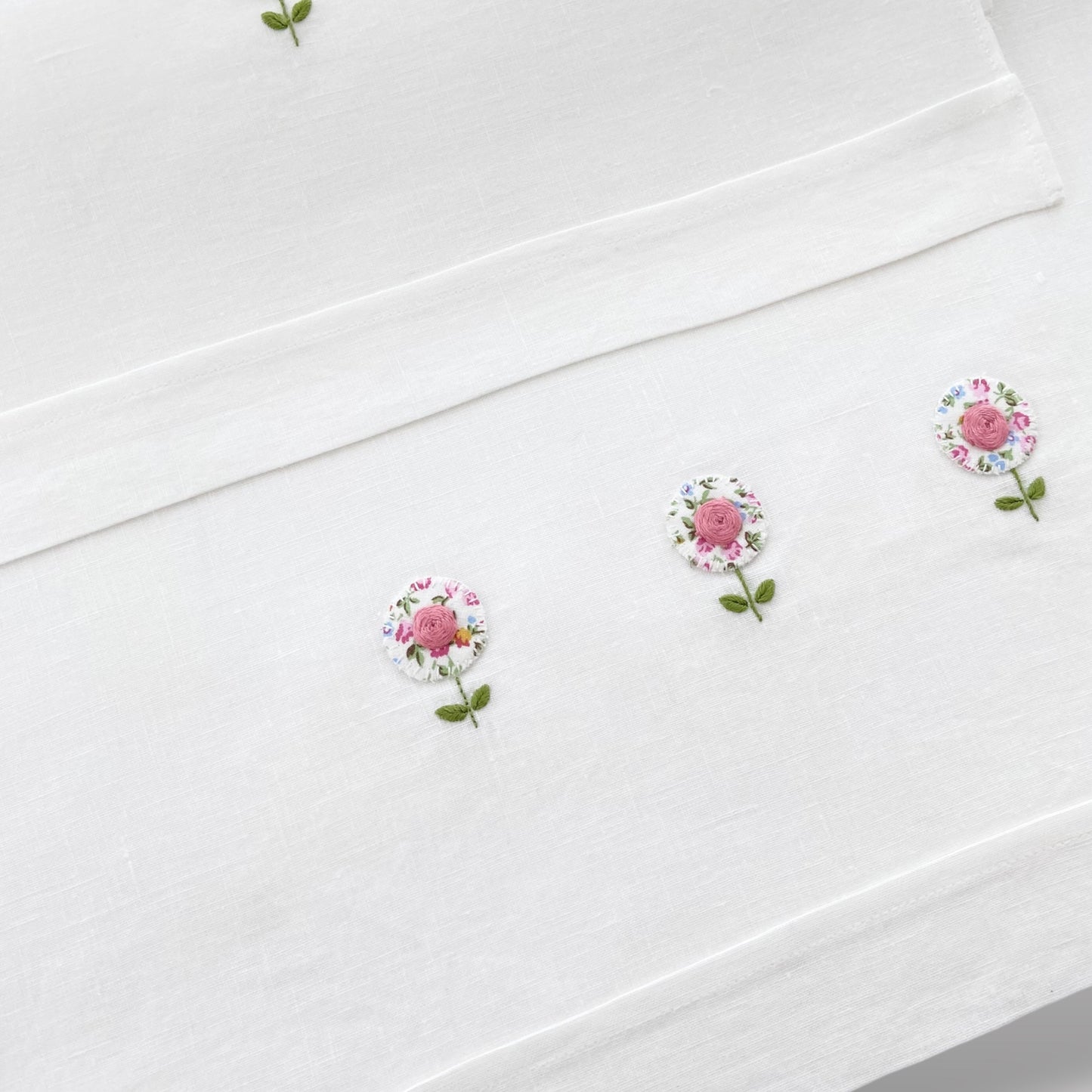 Set Asciugamani per Neonati e Bambini in Puro Lino Italiano con Ricamo a Mano Liberty - Embroidery store di Letizia