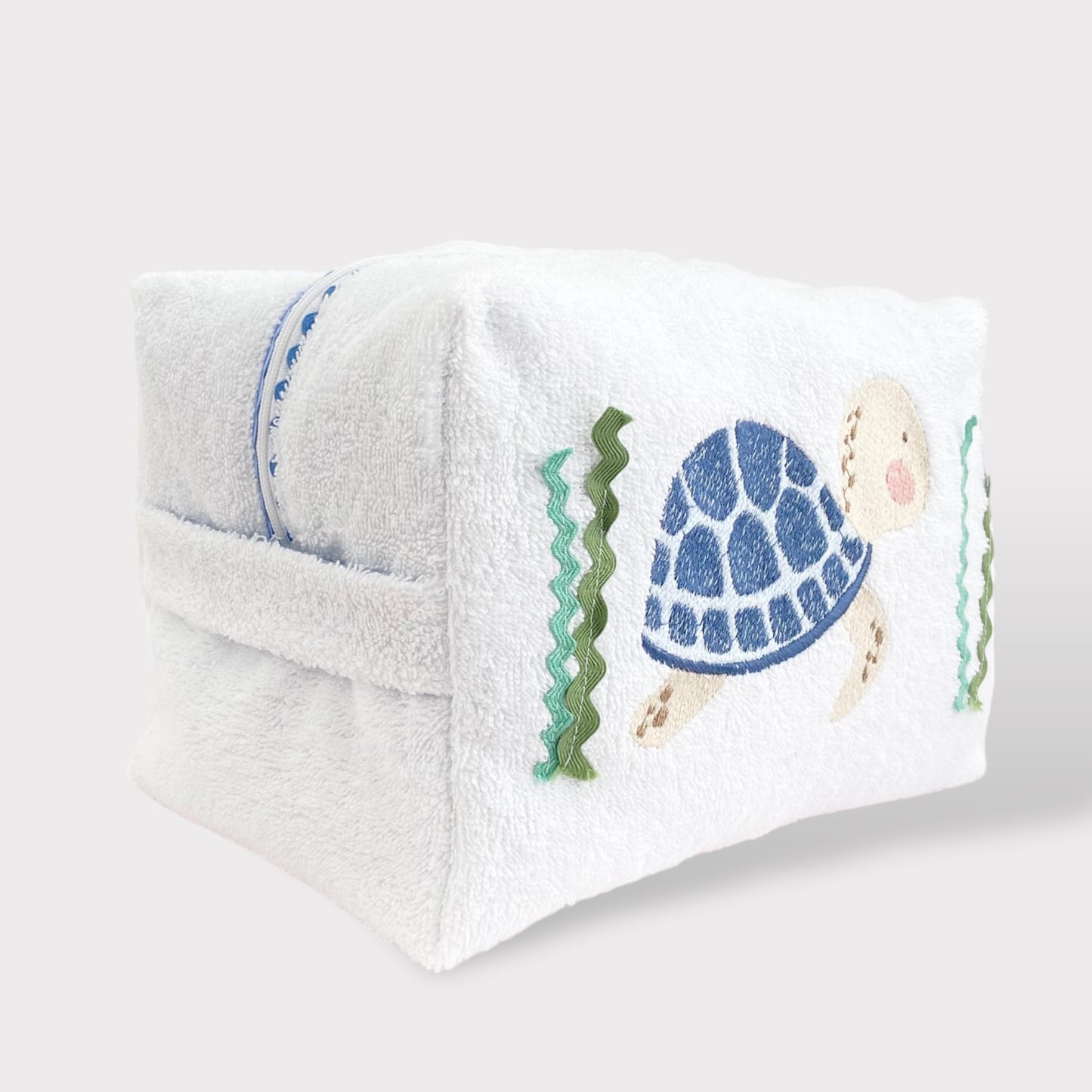 Beauty case in spugna di Cotone con Ricamo Tartaruga tra le Alghe - Embroidery store Letizia