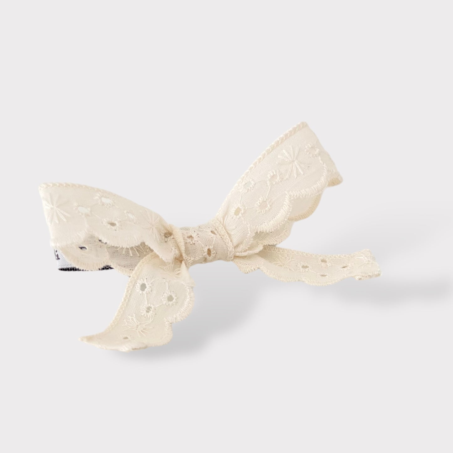 Fermaglio per capelli in pizzo sangallo color panna
