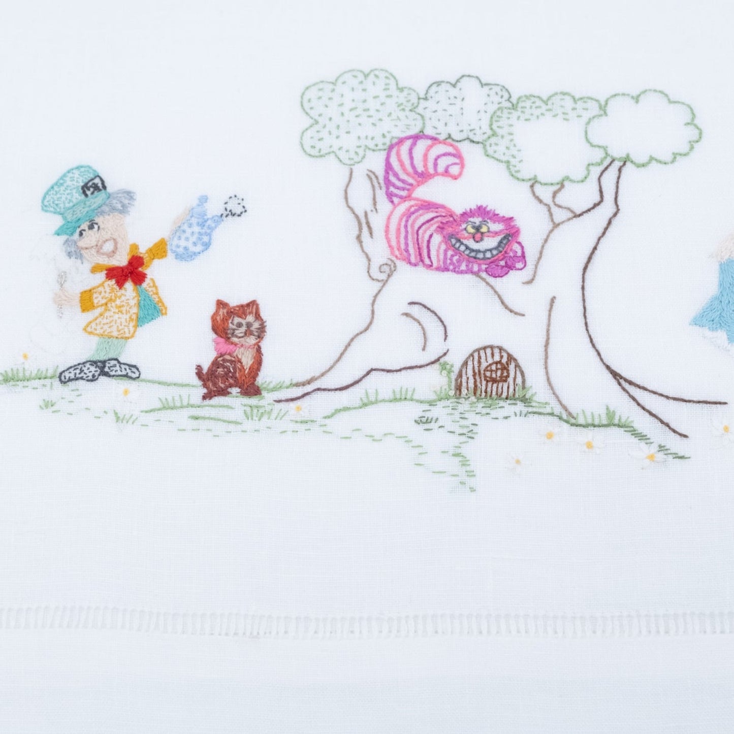 Set Lenzuola Neonato in Puro Lino Italiano Ricamate a Mano - Edizione Speciale Alice nel Paese delle Meraviglie | Embroidery store di Letizia