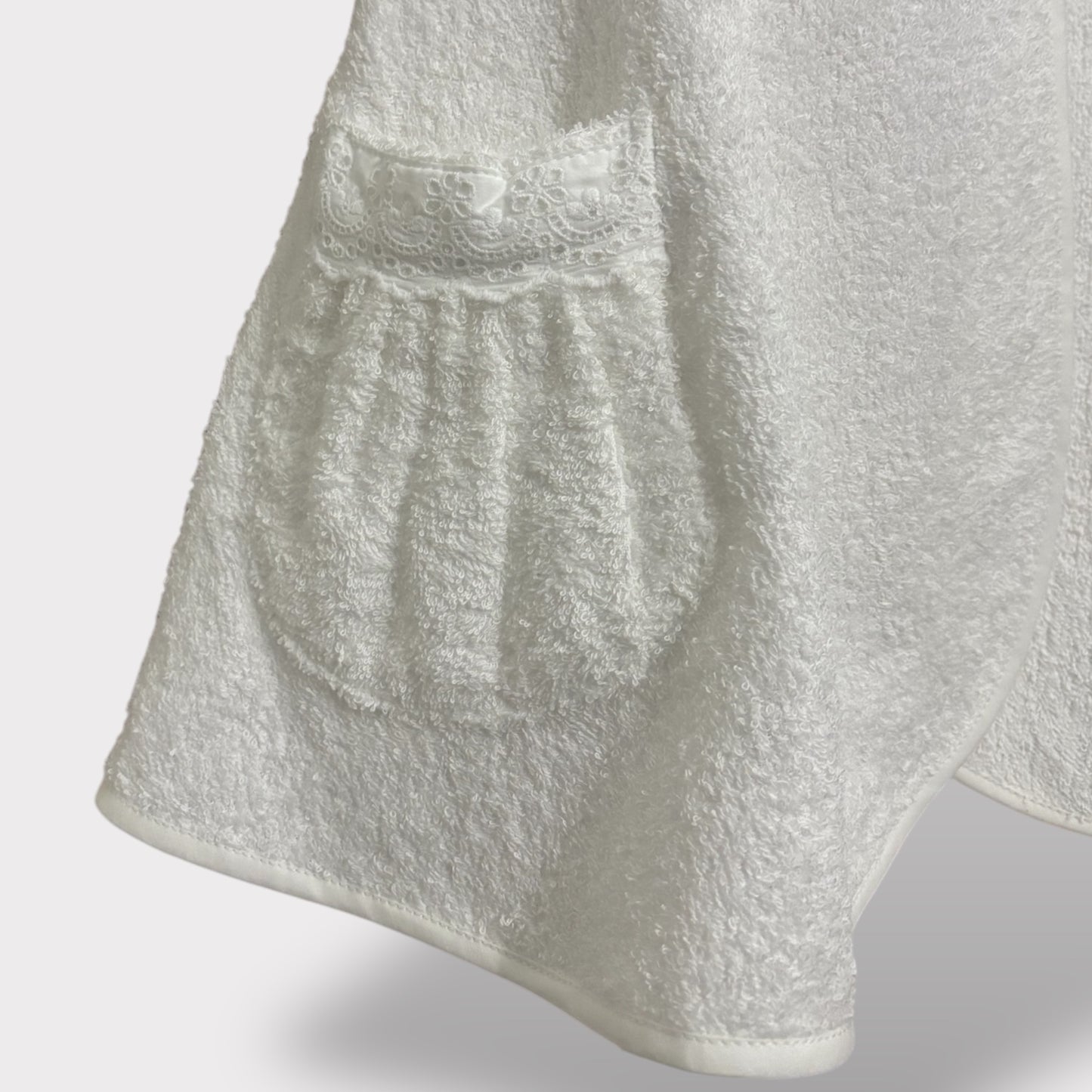 Mantellina Accappatoio con Cappuccio in Spugna di Cotone e pizzo San Gallo - Embroidery store Letizia