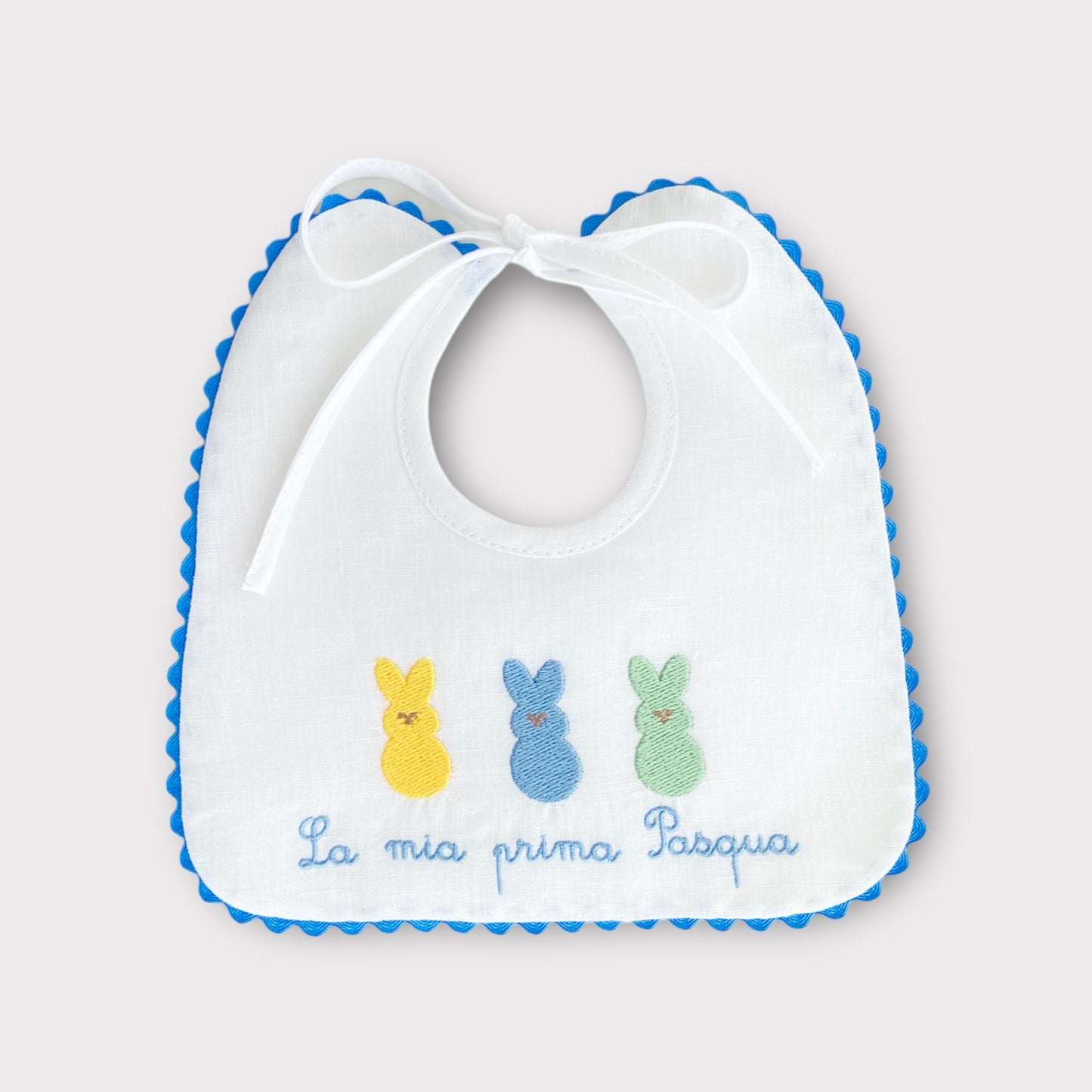 Bavaglino in puro lino con coniglietti ricamati, la mia prima pasqua in azzurro