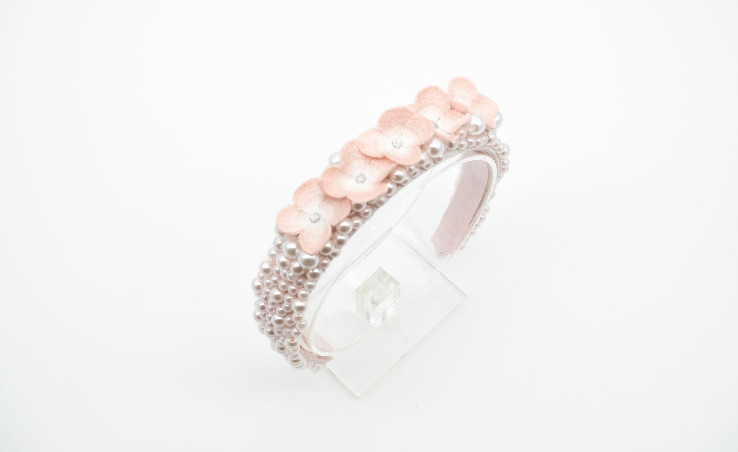 Diadème de perles roses et fleurs brodées