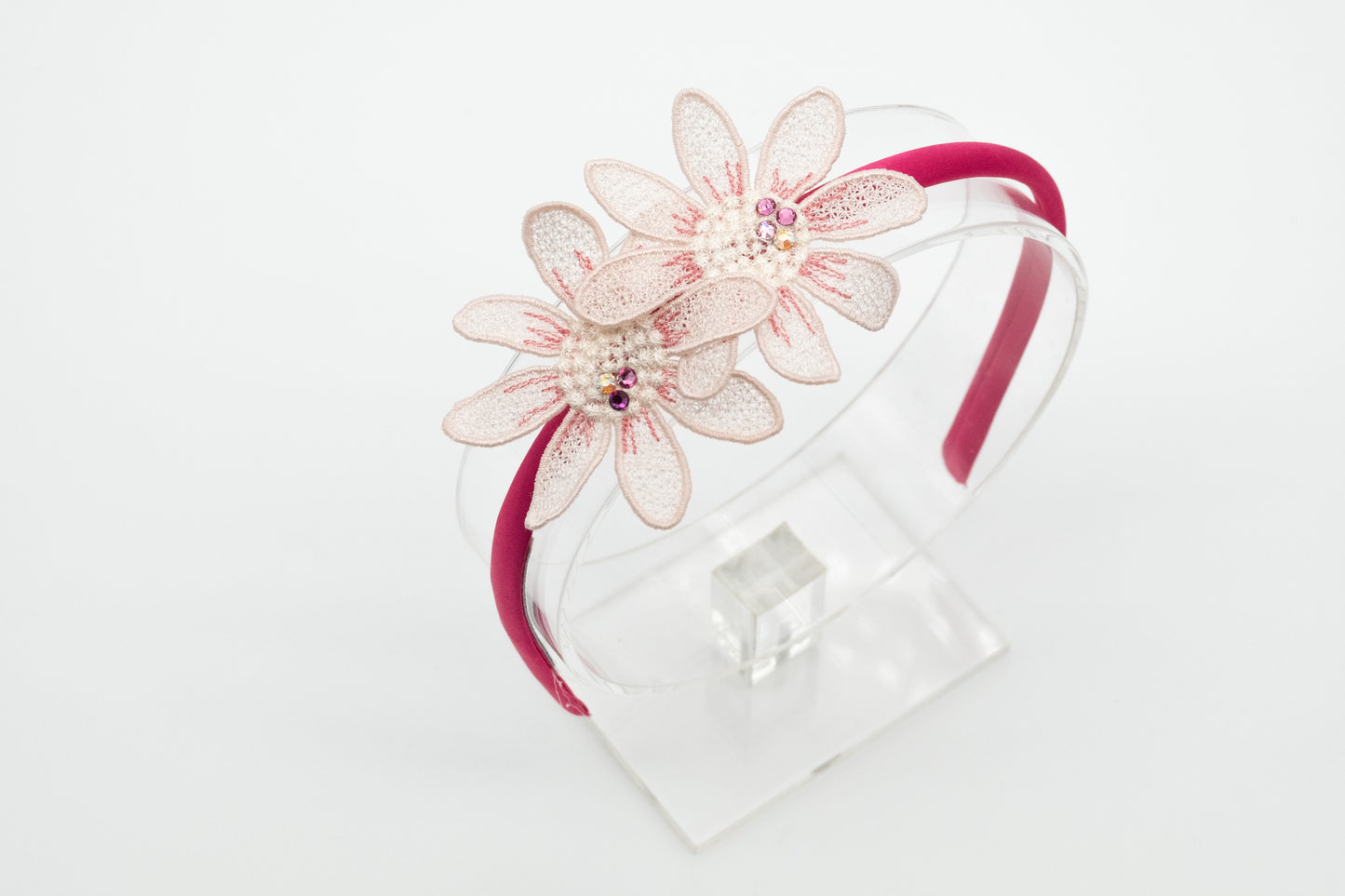 Diadema fucsia con fiori ricamati