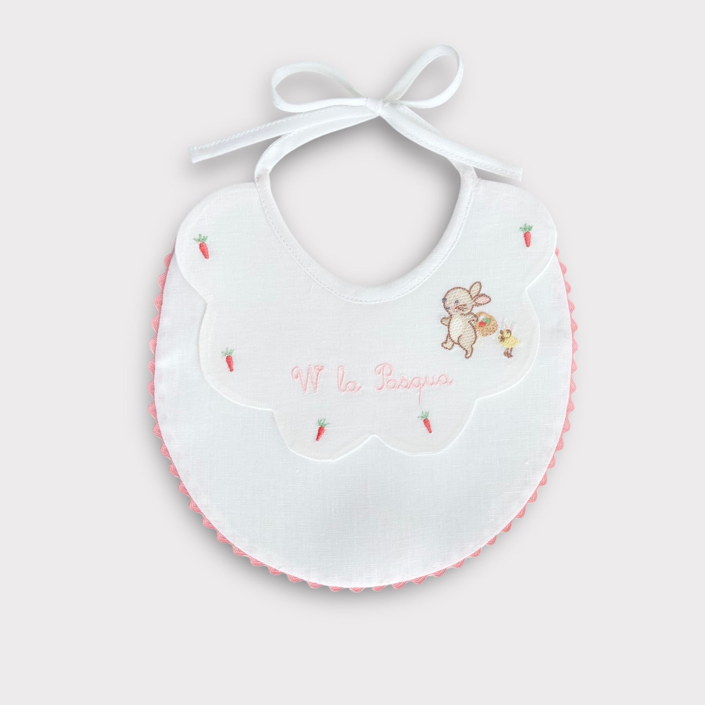 Bavaglino per Noenati "W la Pasqua" con Ricamo di Carote, Coniglietto e Pulcino in color Rosa