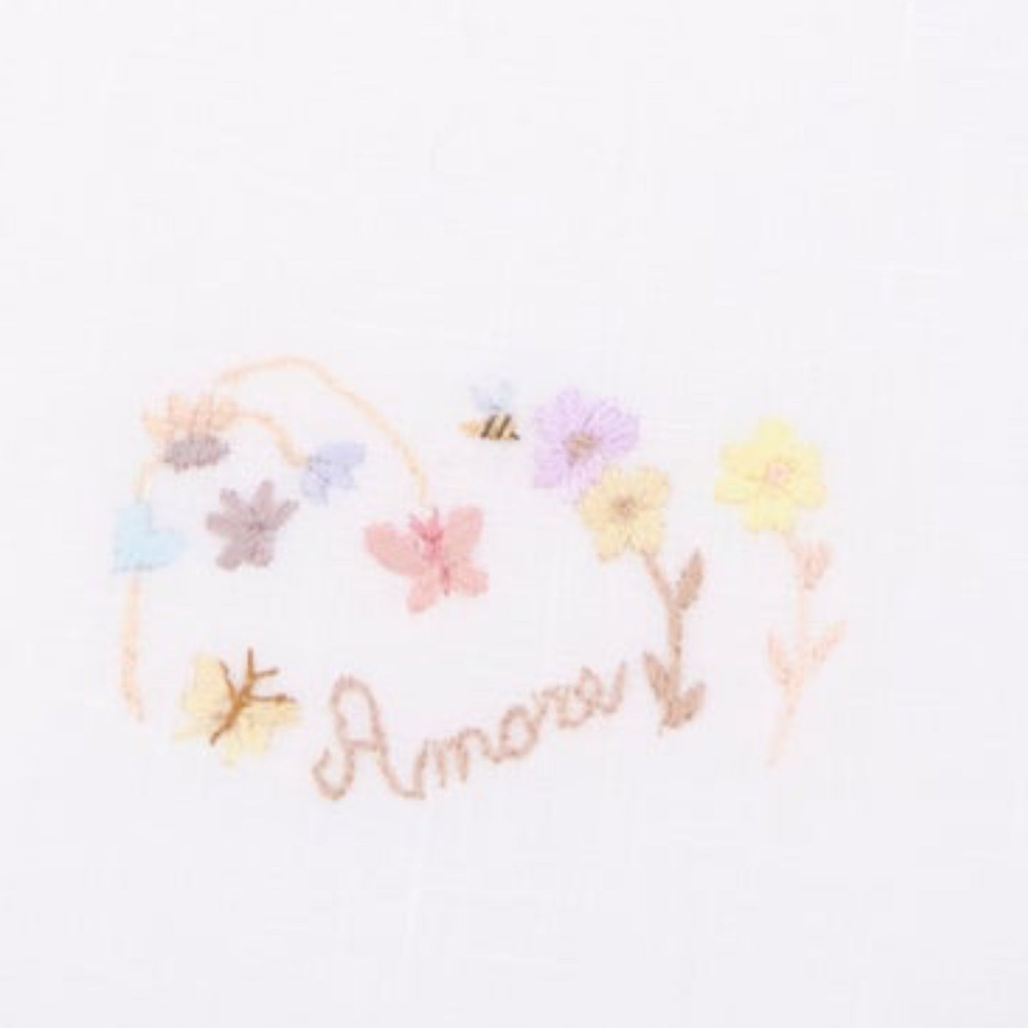 Bavoir avec broderie à la main - fleurs et amour