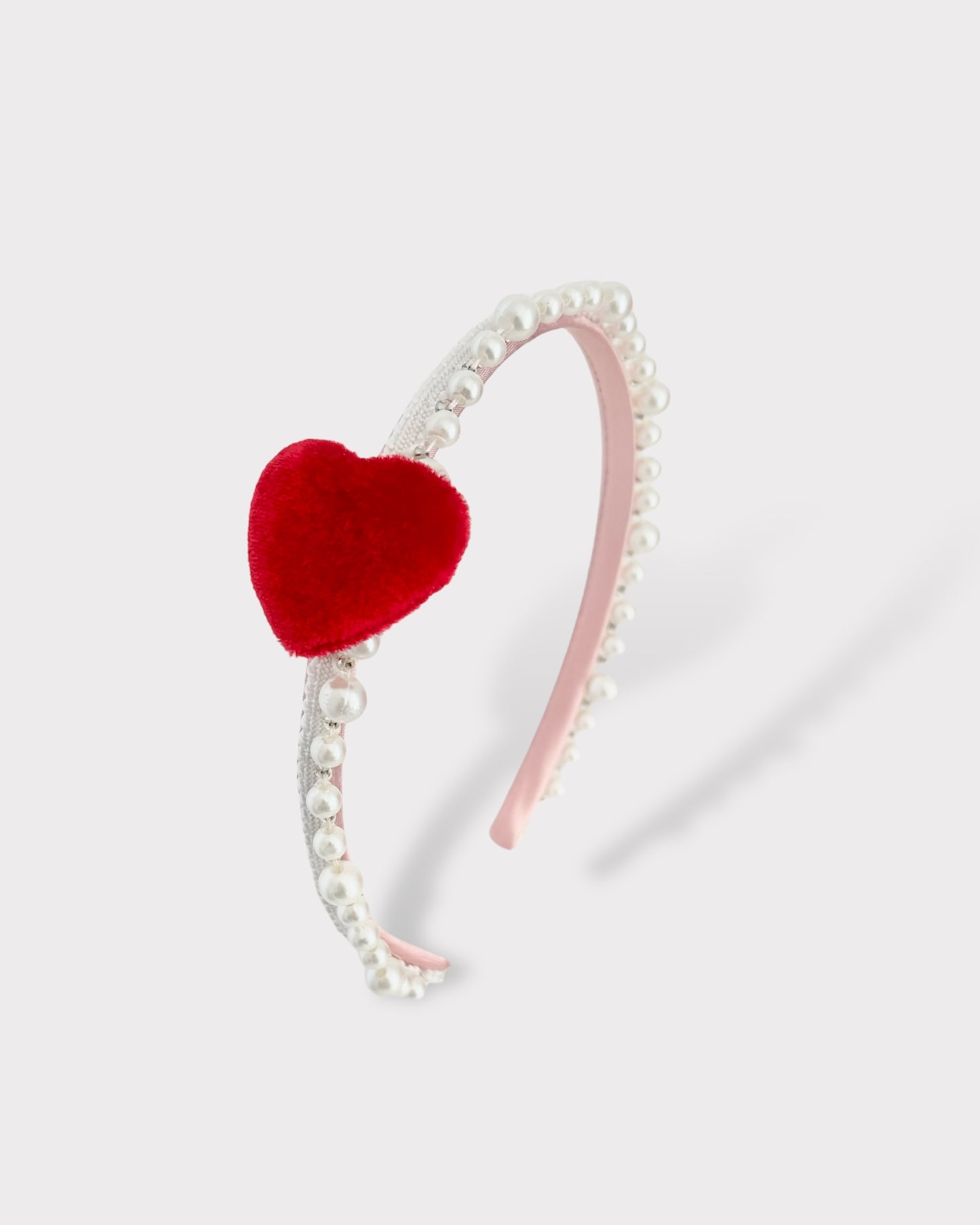 Diadema rosa con perlas y corazón de terciopelo