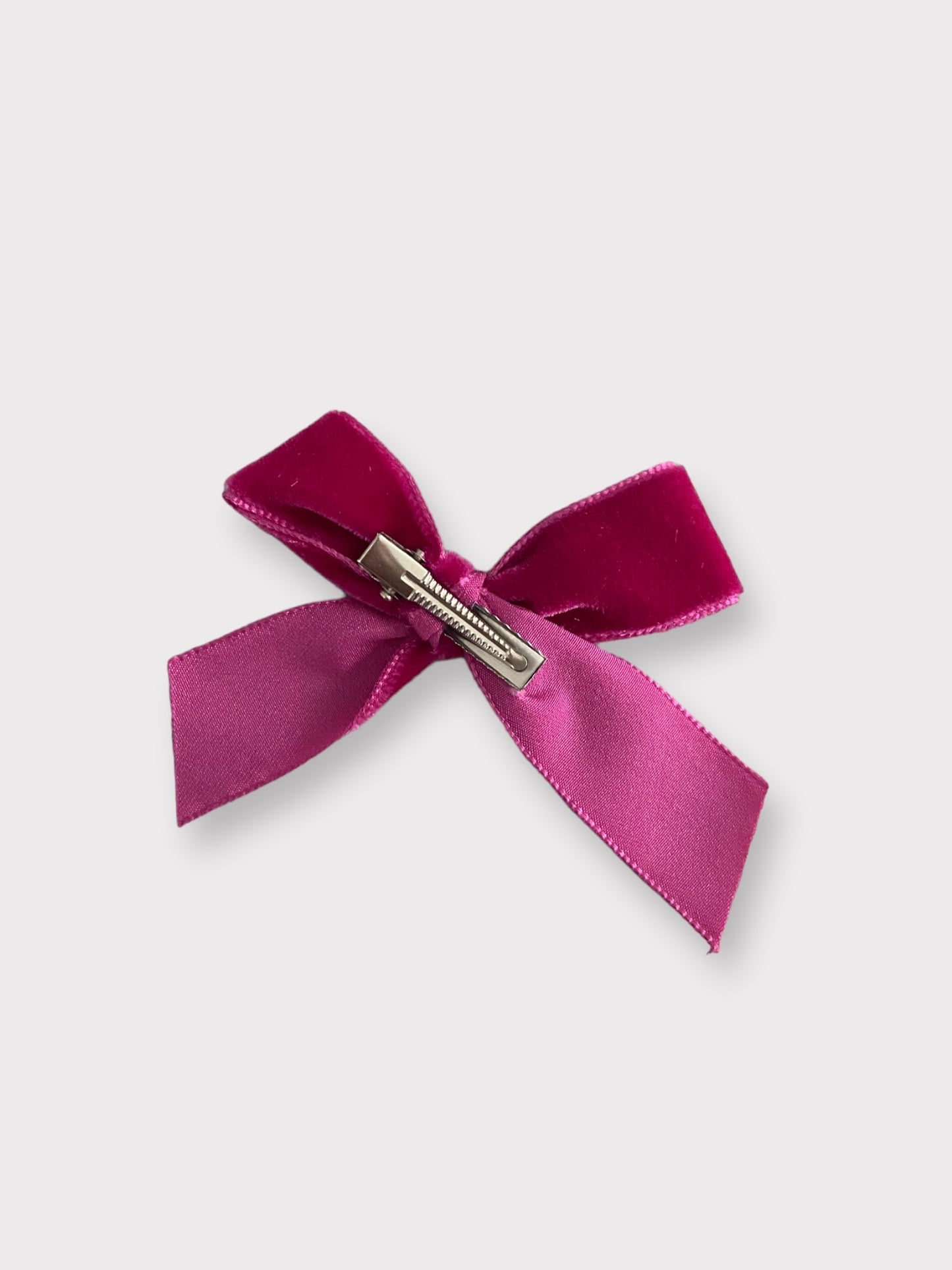 Clip con fiocco medio in velluto fucsia| Embroidery store Letizia