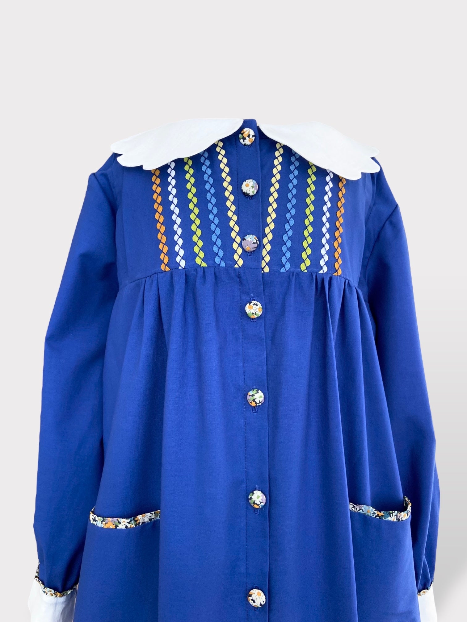 Grembiule Scolastico liberty in Cotone Bleu  Embroidery store Letizia – Embroidery  store di Letizia