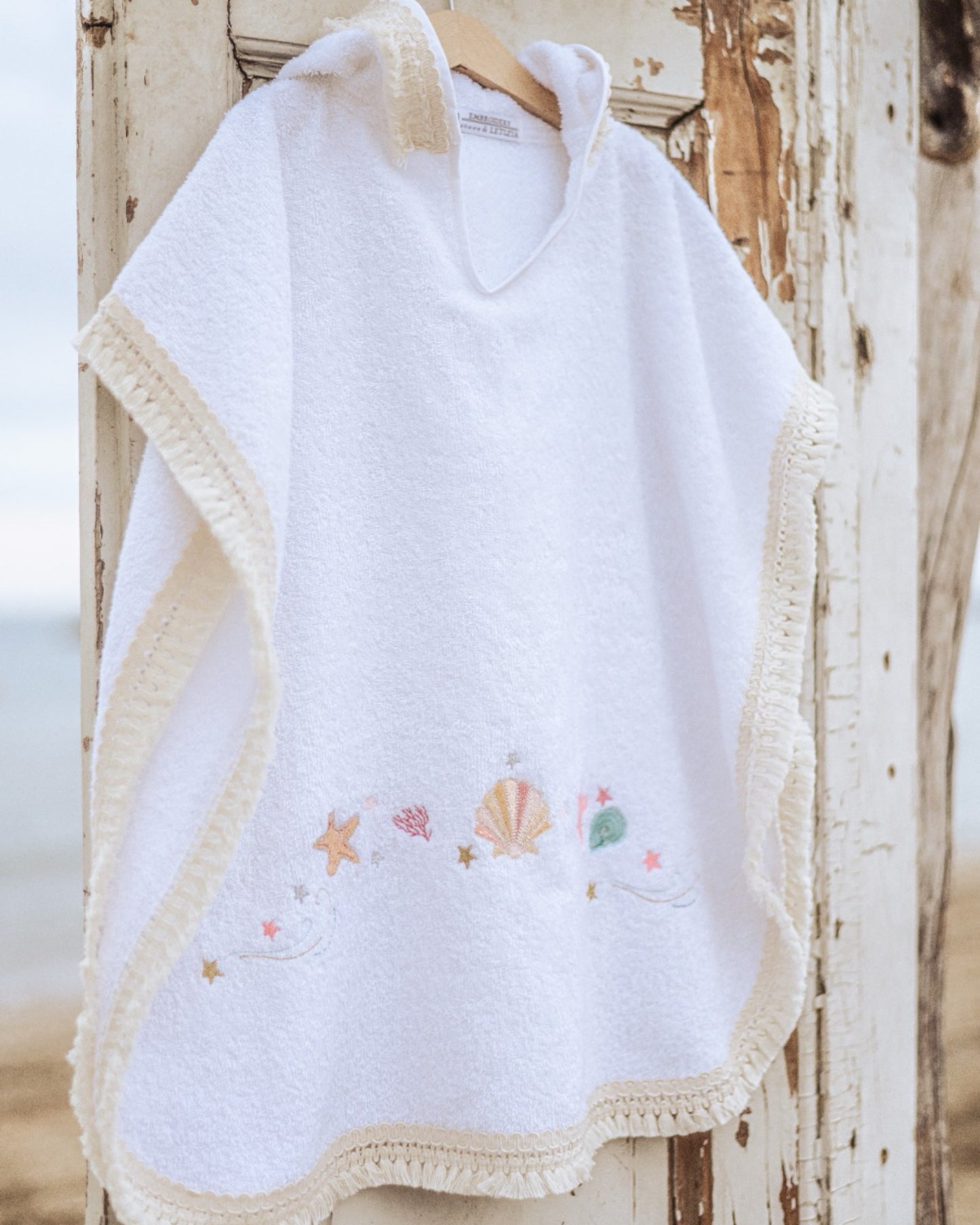 Poncho peignoir éponge avec coquillages et étoiles de mer brodés