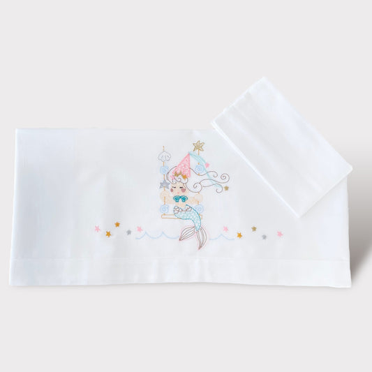 Set Kinderbettwäsche aus Baumwolle mit der Stickerei 'Die kleine Meerjungfrau' - Embroidery store di Letizia