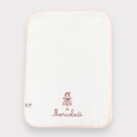 Mittwoch' Handtuch für Wochentage mit Babypuppe | Embroidery Store Letizia