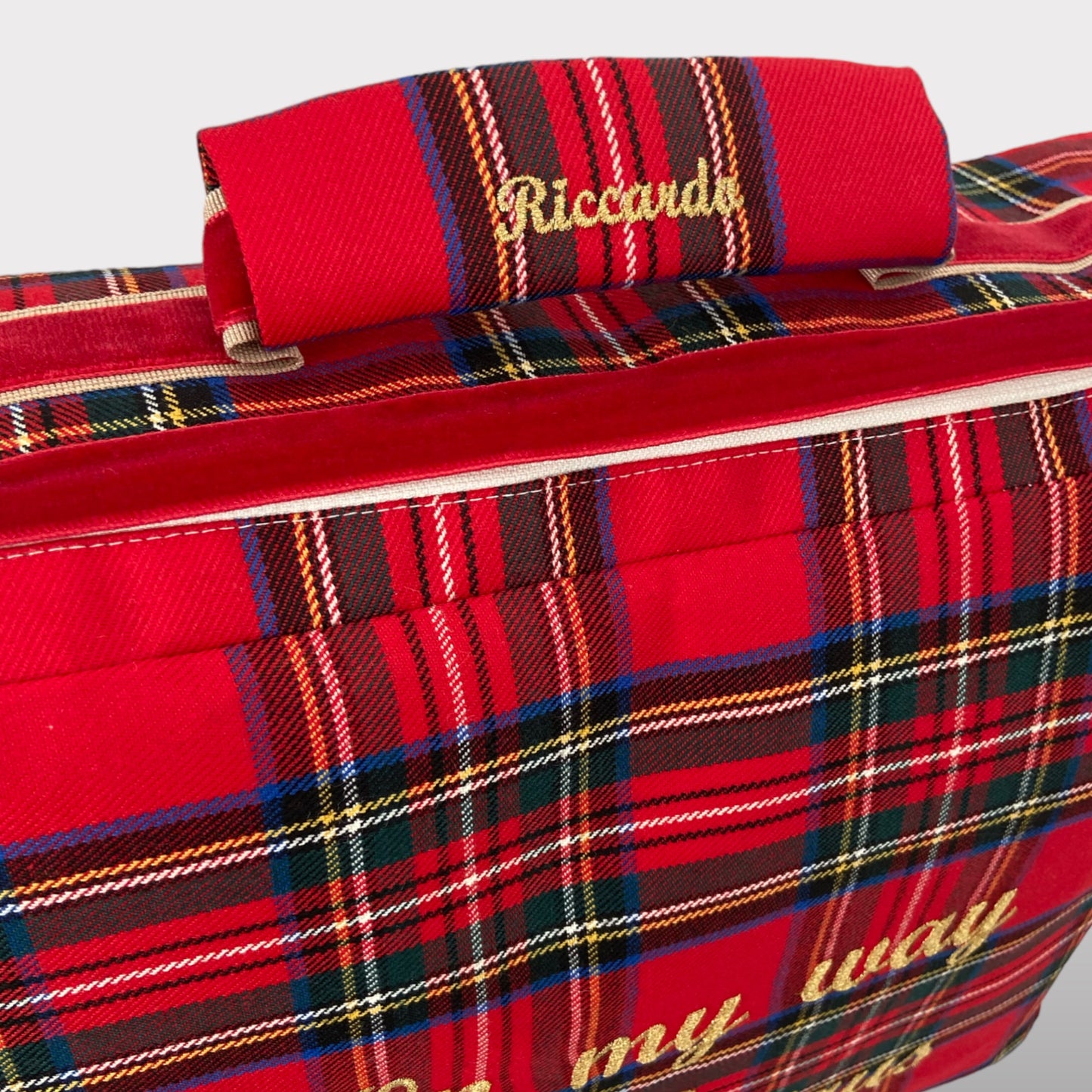 Borsa con Tracolla in Lana Tartan Rossa con Ricamo in Oro Lurex "On my way to Santa Claus"