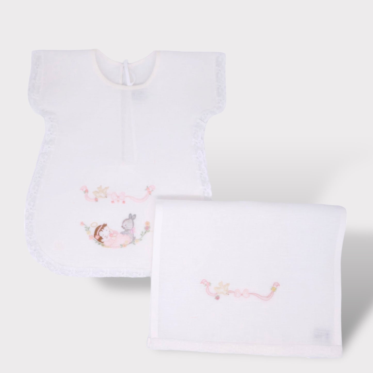 Ensemble baptême petite chemise et serviette coordonnée avec broderie main