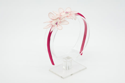 Fuchsia Diadem mit bestickten Blumen