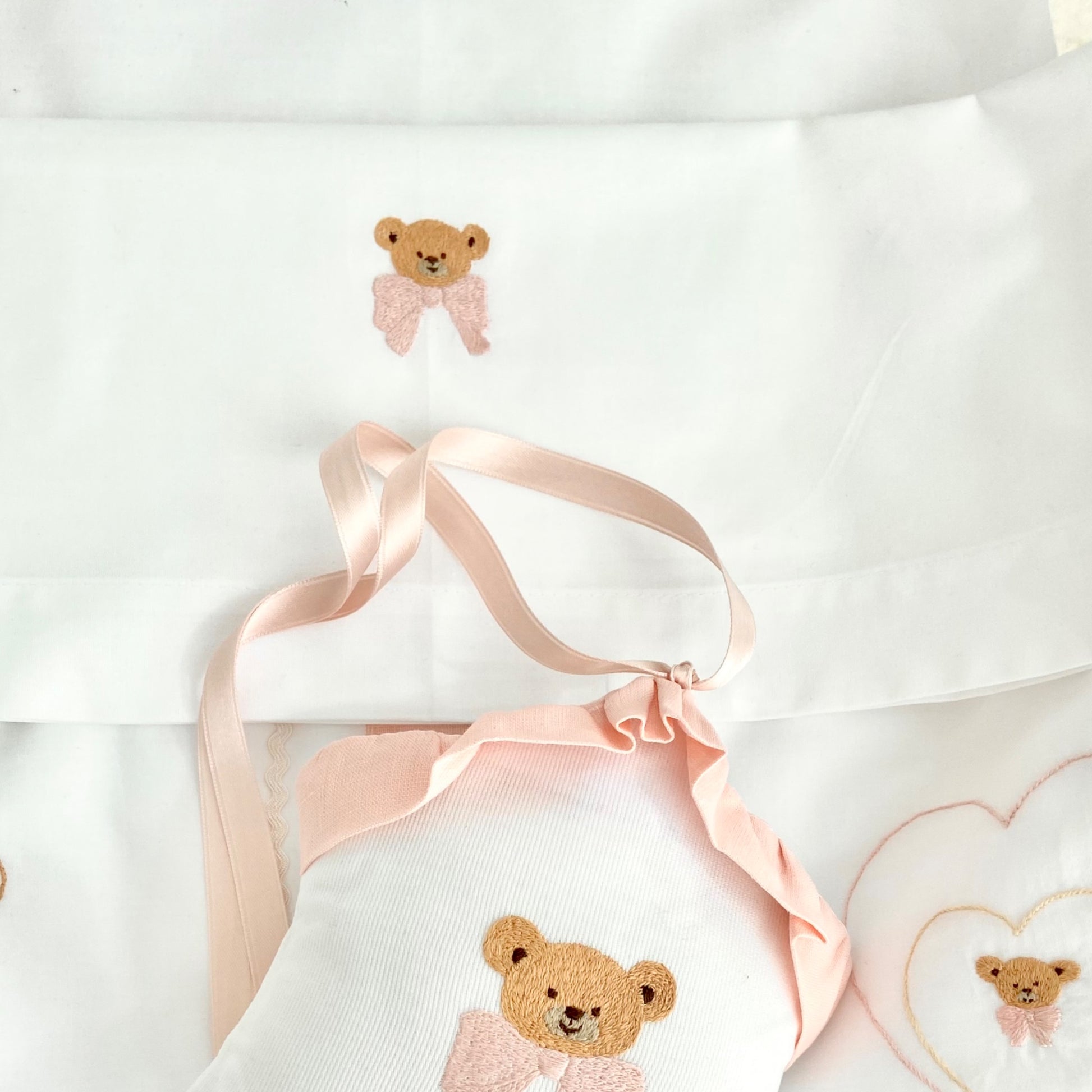 Set lenzuola per bambini con nappe e frange ricamate a mano per